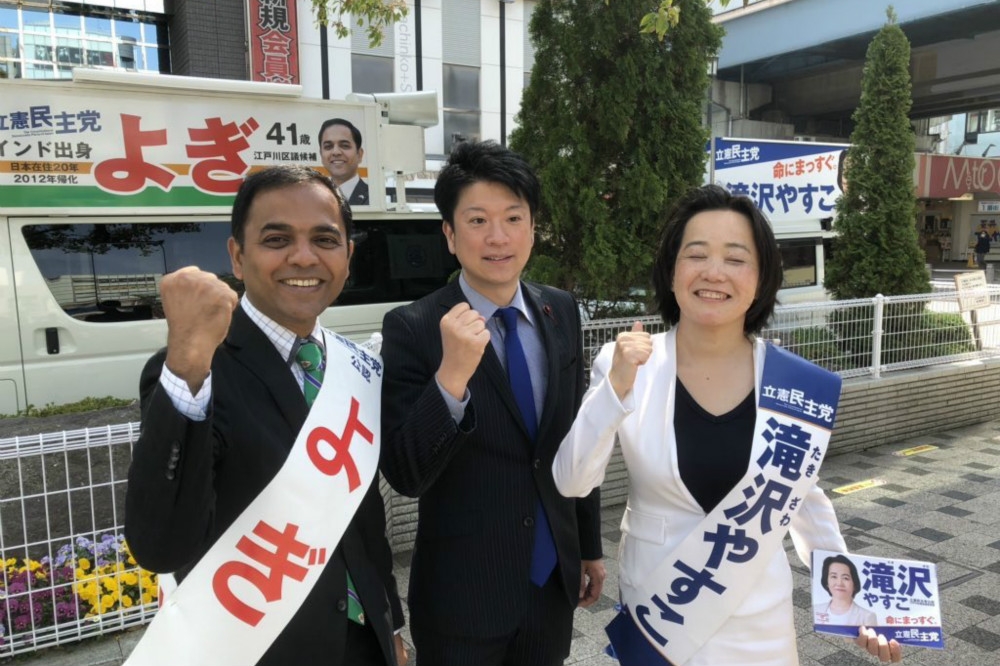 同樣由立憲民主黨提名、當選東京都區議員的瀧澤女士（圖右）和Puranik Yogendra（圖左）。（圖片取自瀧澤推特）