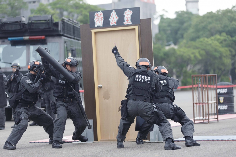 憲兵雖然擁有司法警察權的身份，但在台灣走向民主化以後，政府已儘量不調派憲兵來處理群眾運動。（圖片摘自國防部發言人臉書）