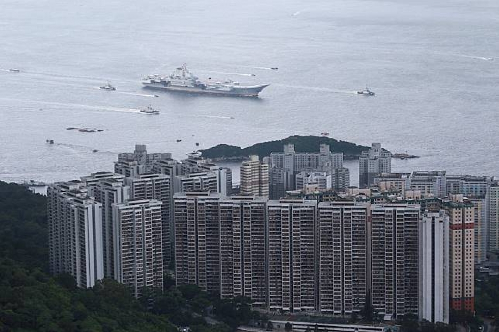 遼寧號7日駛入香港港灣。（湯森路透）