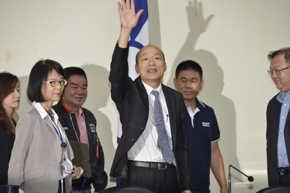 莫約半小時的「吳韓會」閉門協商後，韓國瑜受訪表示，他無法參加現況的國民黨初選。（攝影：李智為）