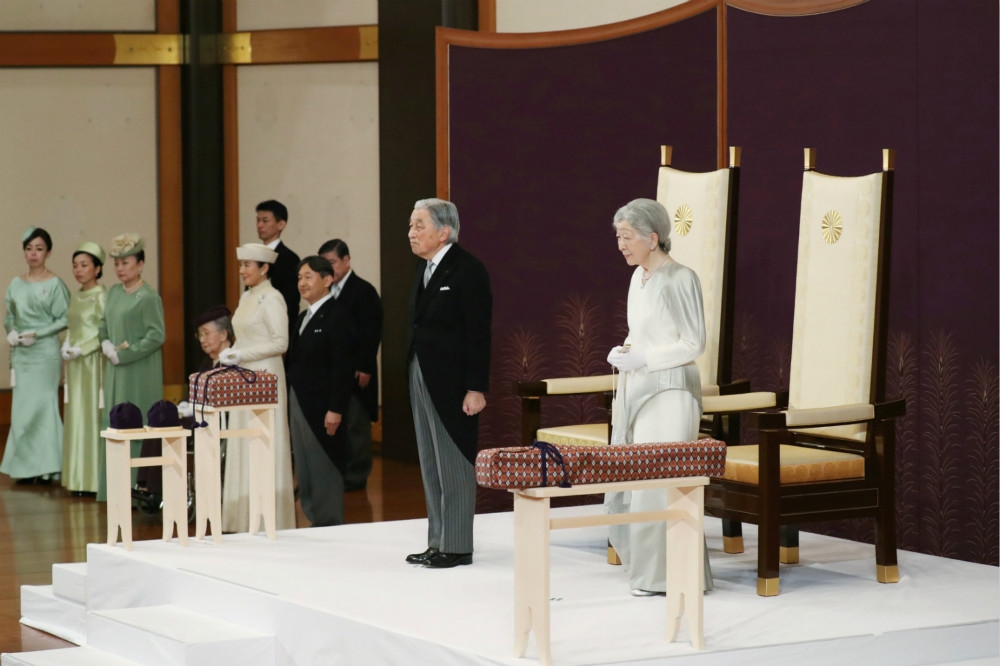 明仁天皇（圖左）與美智子皇后（圖右）在東京皇居宣布退位。（湯森路透）