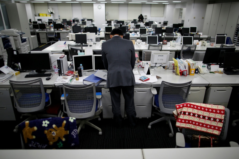 日本企業中，特殊的「禁止加班日」。（湯森路透）