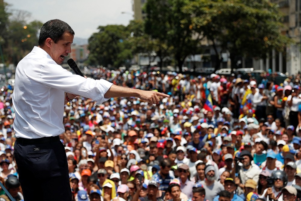 委內瑞拉反對派領袖瓜伊多呼籲人民起身反抗政府。（湯森路透）