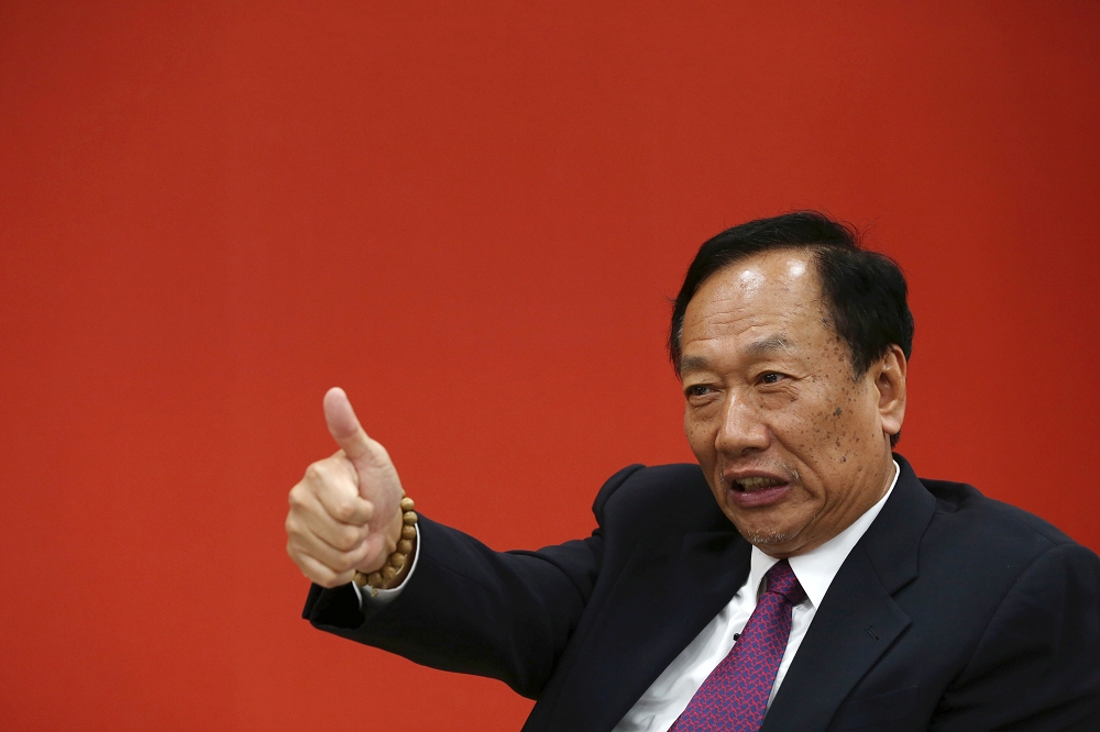 鴻海董事長郭台銘宣佈爭取國民黨總統候選人提名，其中國事業及兩岸關係立場的連動也受到檢驗。（湯森路透）