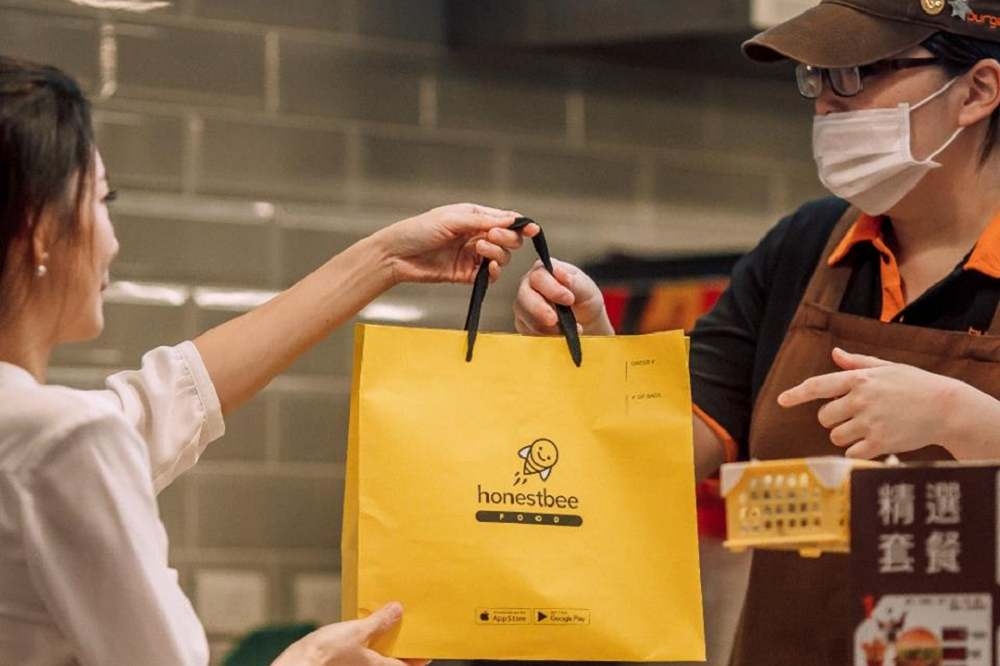 honestbee在台灣積欠款項的問題尚未解決，3日又爆出共同創辦人暨執行長孫志偉（Joel Sng）自請離職。（圖片取自honestbee臉書）