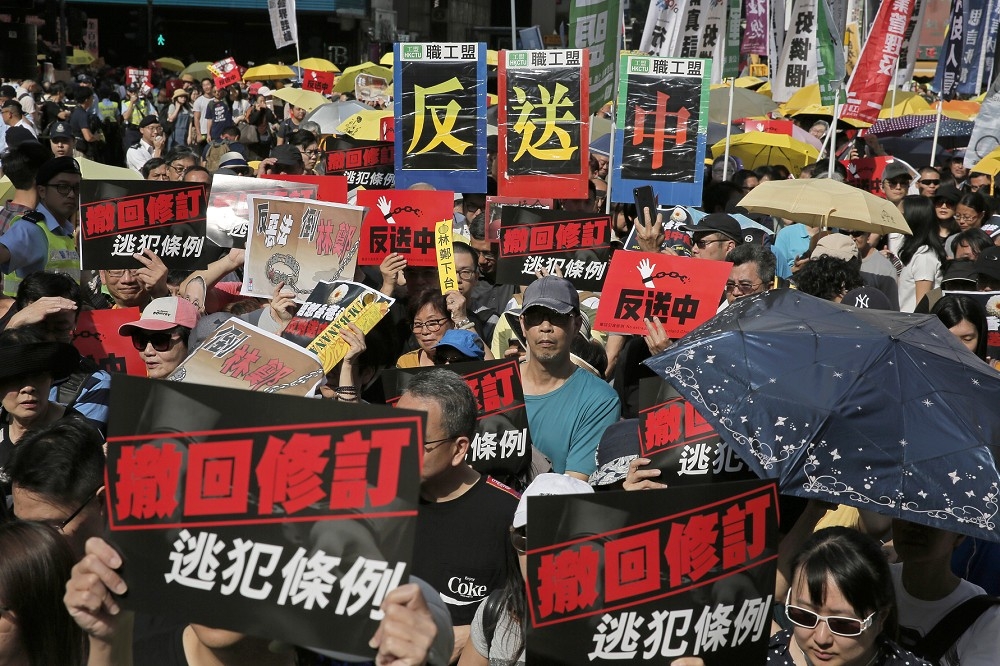修改《逃犯條例》引爆香港13萬人上街示威，乃占中／雨傘革命之後最大規模，真正顯示了民氣。（美聯社）