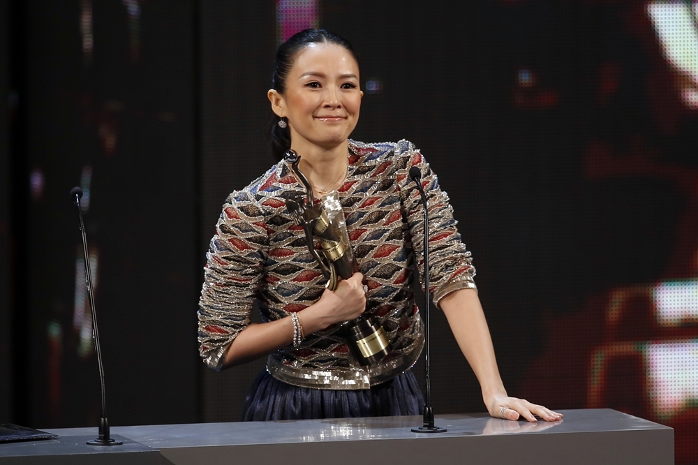 章子怡以《一代宗師》獲得2014年第33屆香港電影金像獎最佳女主角（湯森路透）