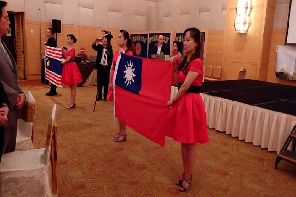 馬來西亞鐵路訂票系統國籍選項中出現「台灣省」（Taiwan, Province）。（翻攝自駐馬來西亞代表處僑務組臉書）