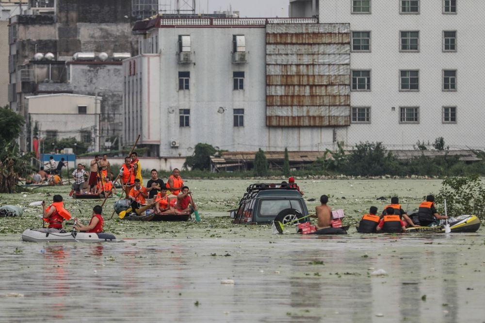 中國16日以來遭到豪雨襲擊。（湯森路透）