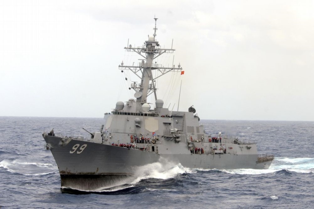 美國海軍第七艦隊證實，2艘軍艦23日通過台灣海峽，圖為美國驅逐艦法拉格特號（USS Farragut）。（湯森路透）