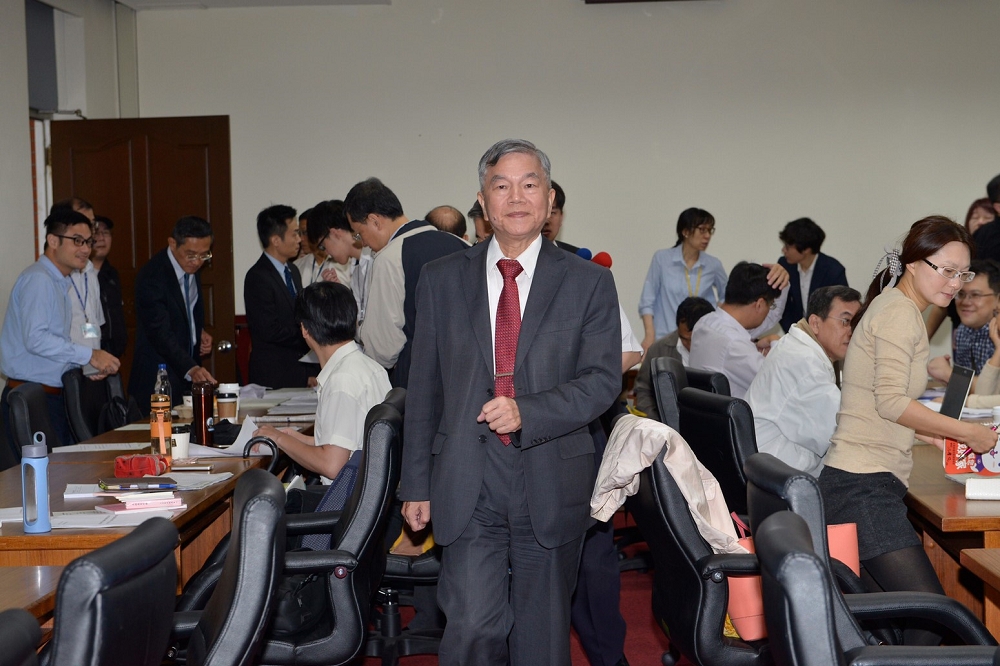 針對台北雙子星案是否涉及中資問題，經濟部長沈榮津23日立院答詢時表示將會釐清，並盡快舉行審查會議。（攝影：李智為）