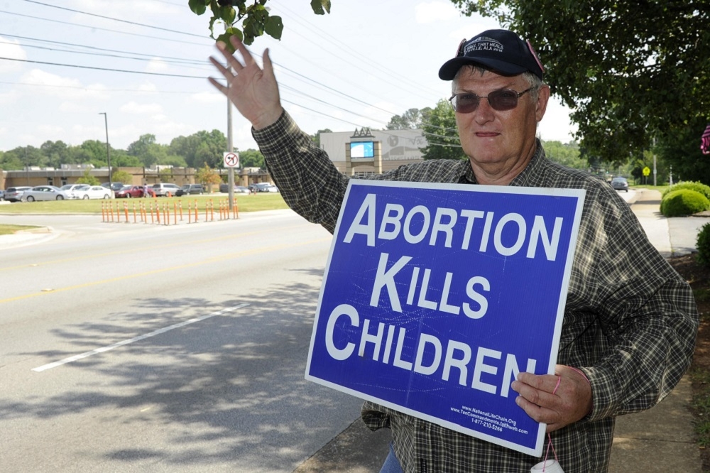 美國阿拉巴馬州14日通過墮胎禁令。