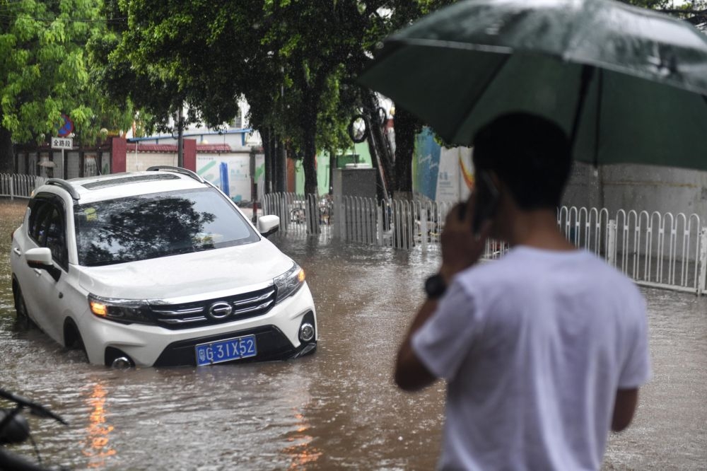 中國珠海27日暴雨，全市停課，圖為資料照。（湯森路透）