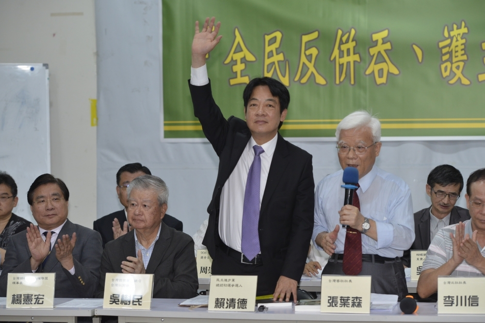 針對民進黨中執會29日處理黨內總統初選之決議，前行政院長賴清德深夜於臉書痛批，「中執會通過了民進黨創黨以來不曾有過的惡例。」（攝影：李智為）