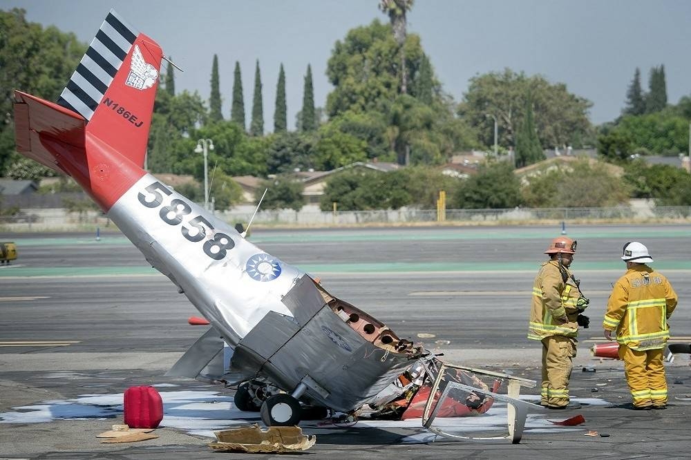 美國時間14日上午，一架印有中華民國國徽的小飛機墜毀在洛杉磯艾爾蒙地的聖蓋博谷機場，機上一名飛行員不幸身亡，經證實為我國旅美的飛行家應天華。（美聯社）