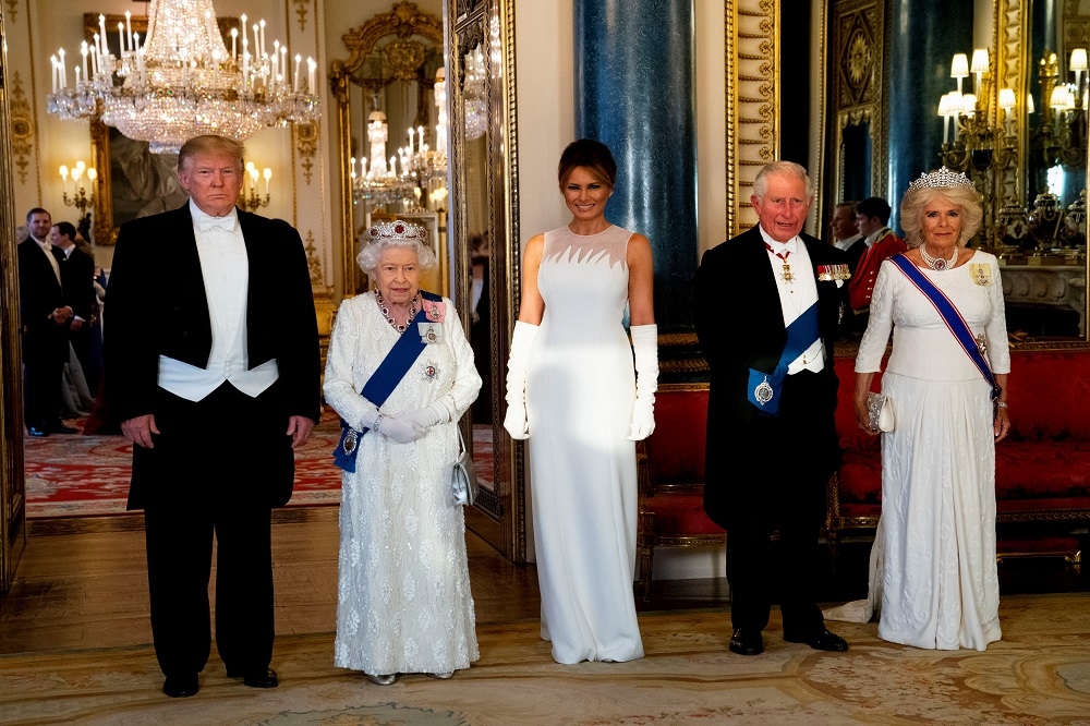 美國總統川普偕夫人訪英，受到英國女王接待。（湯森路透）
