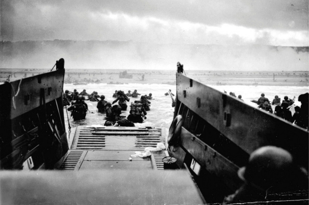 1944年6月6日，美軍第1步兵師登陸諾曼第奧馬哈海灘。（湯森路透）