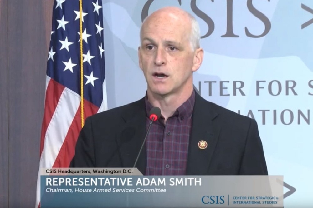 美國聯邦眾院軍事委員會主席史密斯10日出席CSIS座談。（取自影片）
