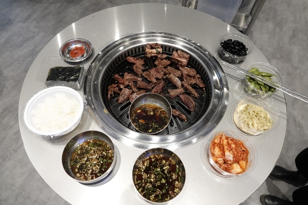 來自韓國的站著吃烤肉，原汁原味登台！（攝影：張家維）