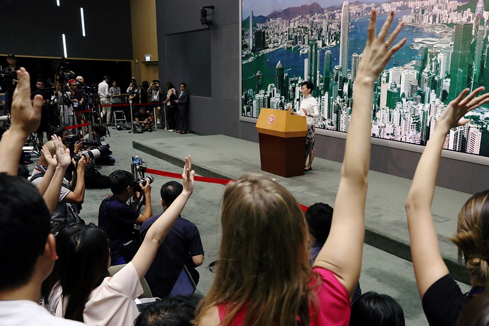香港特首林鄭月娥疑多次忽略台媒提問。（湯森路透）