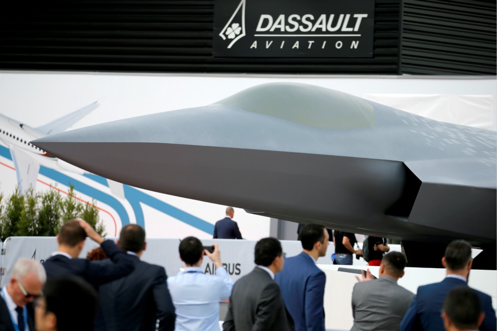 法國達梭公佈新型「下一代戰機」模型。（湯森路透）