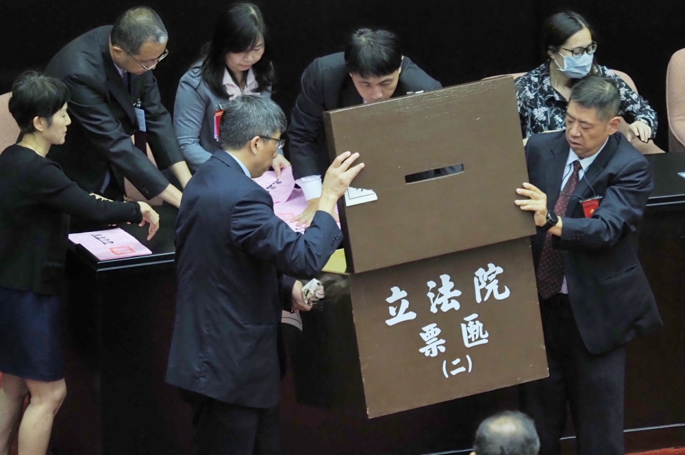 司法院大法官被提名人楊惠欽、蔡宗珍、謝銘洋、呂太郎獲超過57票同意票，獲立法院同意任大法官。（攝影：張家銘）