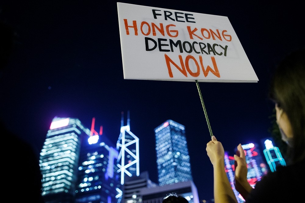 在G20峰會前，26日香港民眾上街抗議修改《逃犯條例》。（湯森路透）
