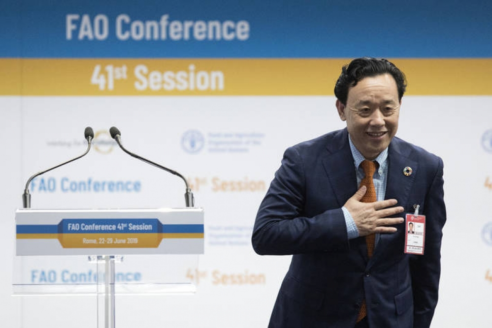 6月23日在羅馬舉行的第41屆聯合國糧食及農業組織（FAO）大會中，中國農業農村部副部長屈冬玉（如圖），最後以108票的高得票成為FAO首任中國籍總幹事。（圖片取自聯合國糧農組織官網）