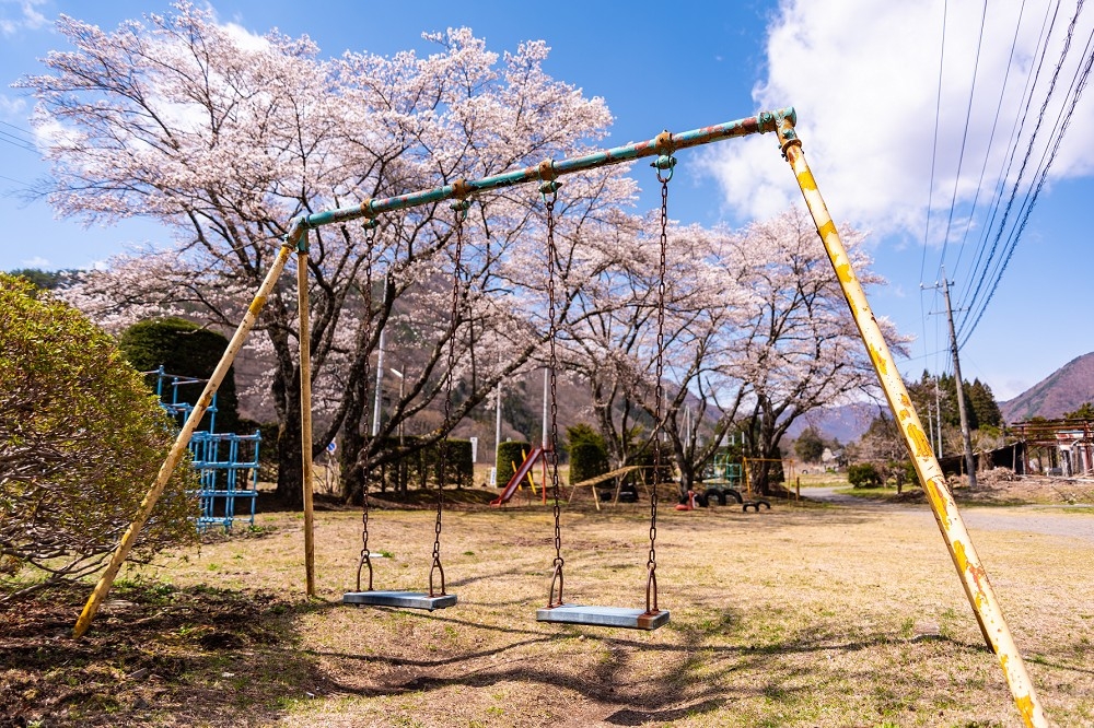日本政府在2002年制定了公園遊具的安全標準，並由日本公園施設業協會針對兒童遊具，進行風險分級。（圖片取自PAKUTASO）