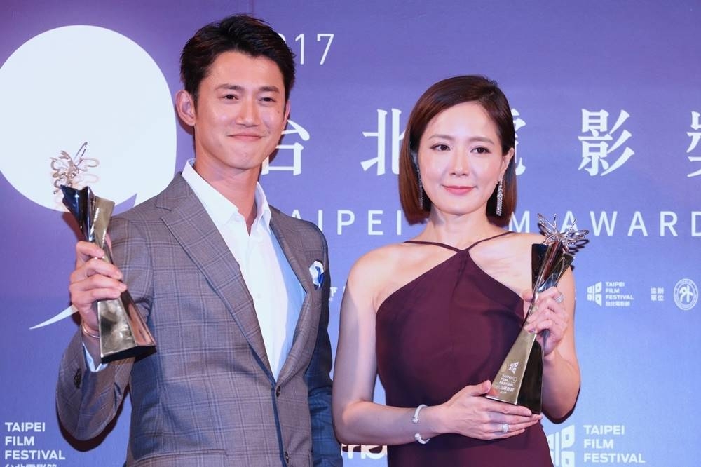 2017第19屆台北電影獎最佳男主角吳慷仁（左）、最佳女主角尹馨（攝影：李隆揆）