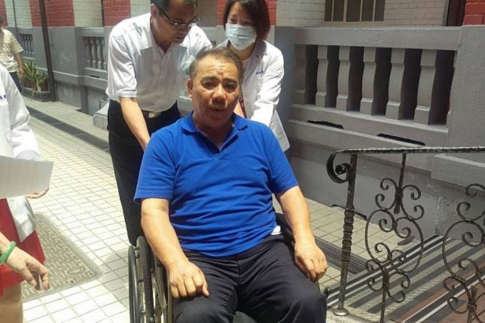 國民黨立委廖國棟在衝突裡因身體不適，被送至立院醫務室。（國民黨提供）