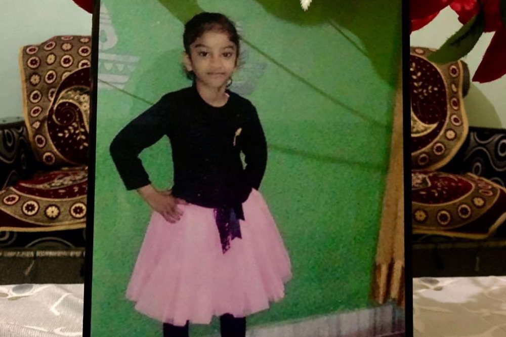 喜歡跳舞的6歲印度女童葛露普列特，隨著家人赴美尋求庇護時亡於沙漠。（取自推特@shaunking）