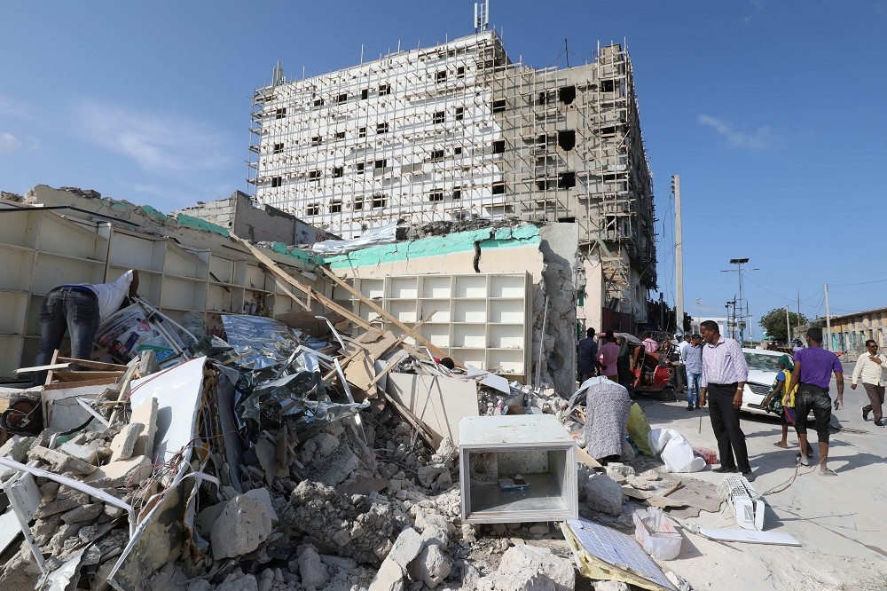 索馬利亞首都及最大城摩加迪休6月15日自殺式汽車襲擊現場，當地屢傳恐攻。（湯森路透）