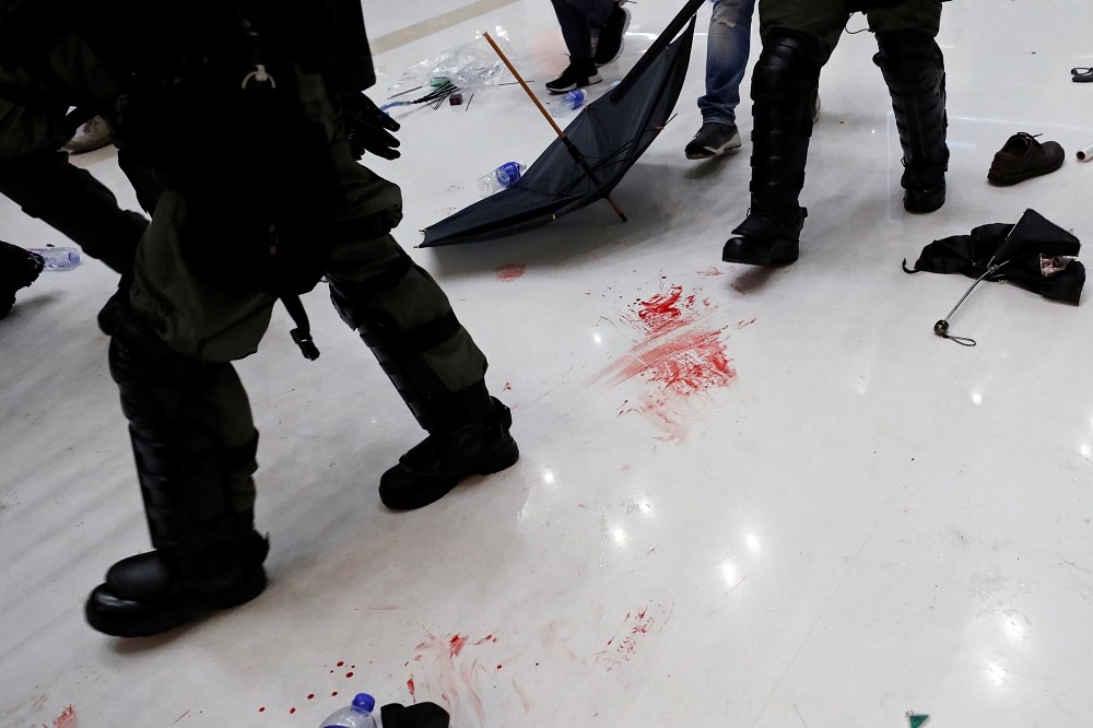 香港沙田14日爆發警民流血衝突。（湯森路透）