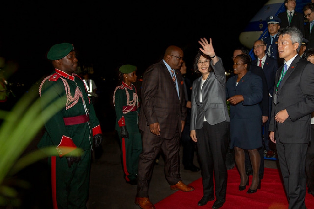 蔡英文總統「台灣民主永續之旅」拜訪加勒比海友邦4國，14日早上剛從美國紐約離境，就到海地，晚上趕至聖克里斯多福及尼維斯。（總統府提供）