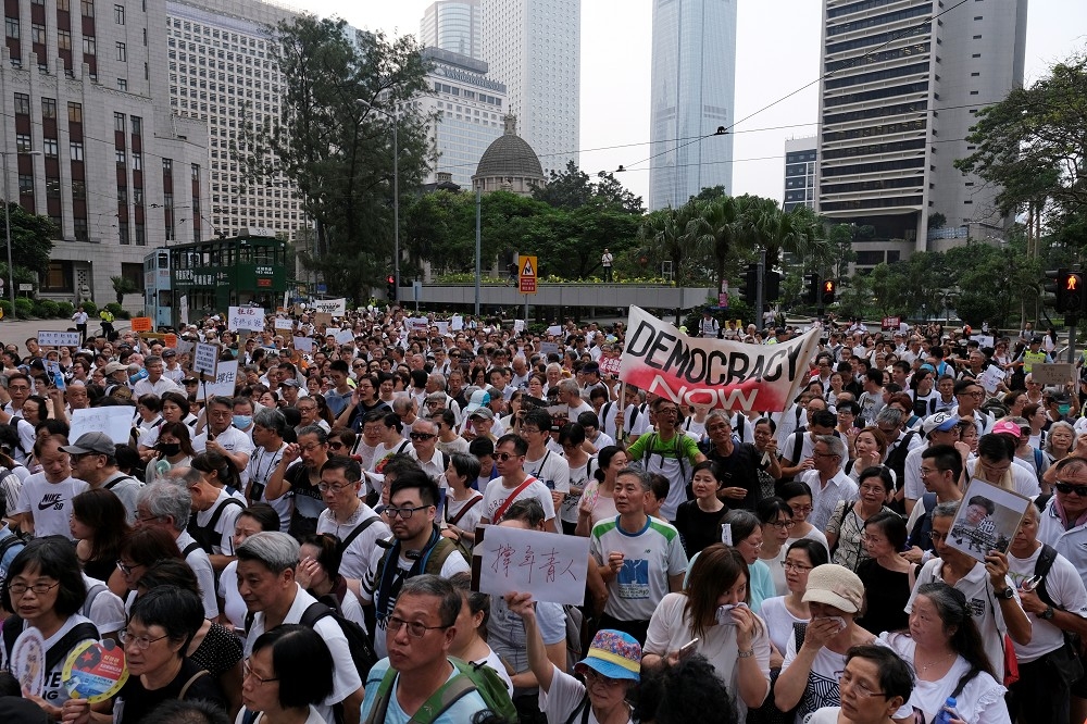香港「銀髮族」17日發起遊行支持反送中運動。（湯森路透）
