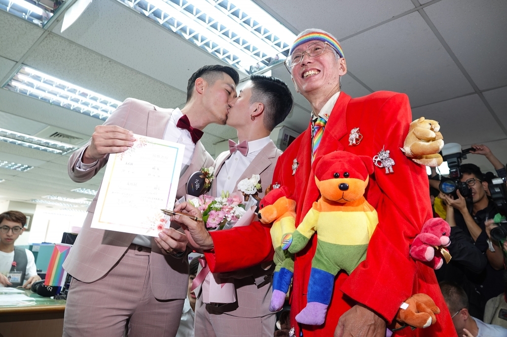台灣通過同性婚姻專法後，成為亞洲第一個同婚合法化國家，但許多跨國伴侶卻無法取得英語結婚證書，美中不足。（攝影：羅佳蓉）