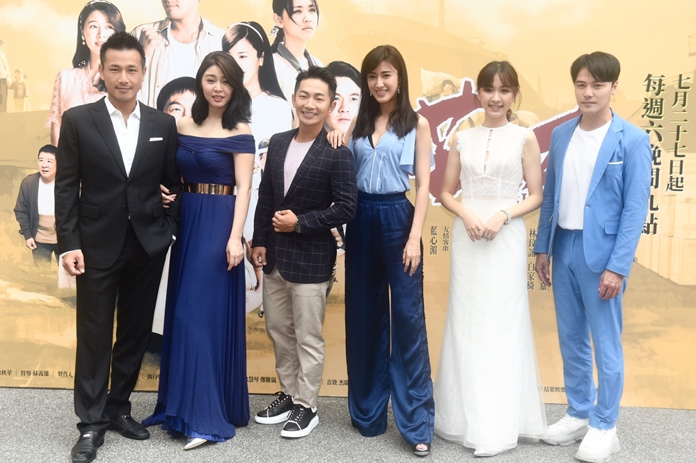 《苦力》演員：傅子純（左至右）、白家綺、蔡昌憲、田羽安、林玟誼、黃文星（攝影：張哲偉）