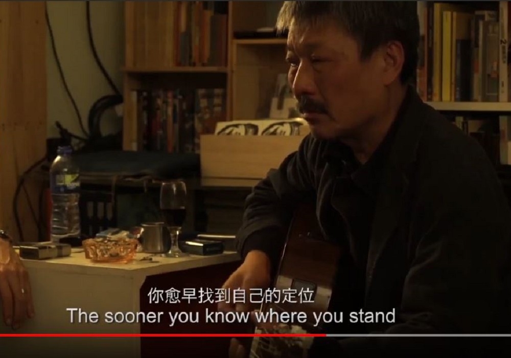 現在身在困境中的香港人，也有像黃仁逵這種特立獨行的自信在。（圖片擷取自Youtube）
