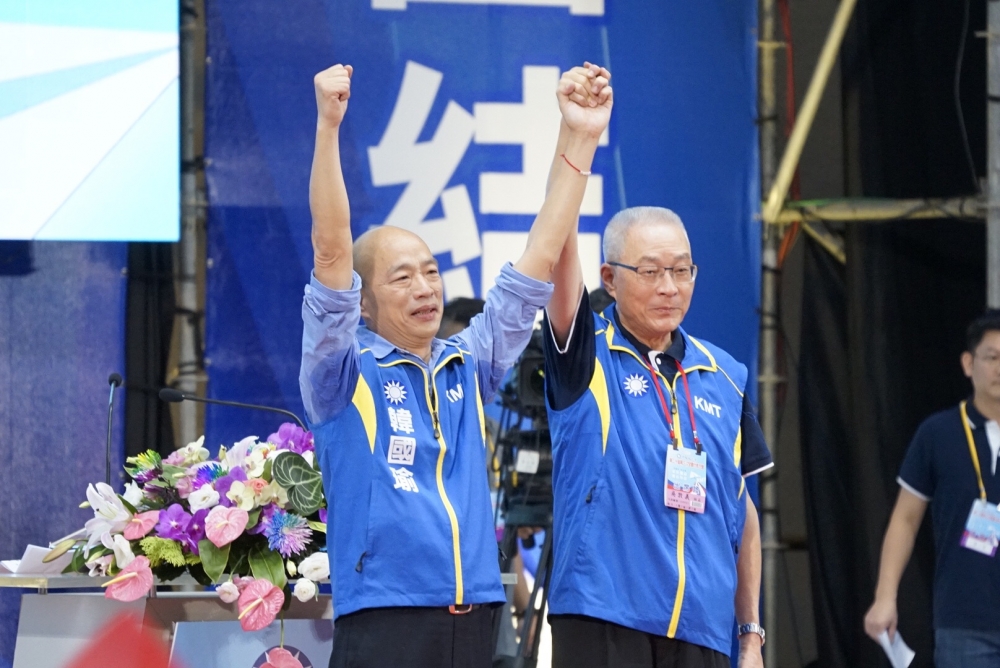 吳敦義提名韓國瑜代表國民黨參選總統，全代會參與人士鼓掌通過。（攝影：張家銘）