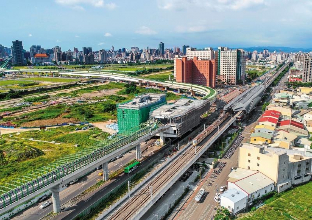 台中鐵路高架化通車後，全台還有10多個鐵路立體化工程正在規劃，這個「錢坑」計畫經費預估超過3600億元。（台中市府提供）