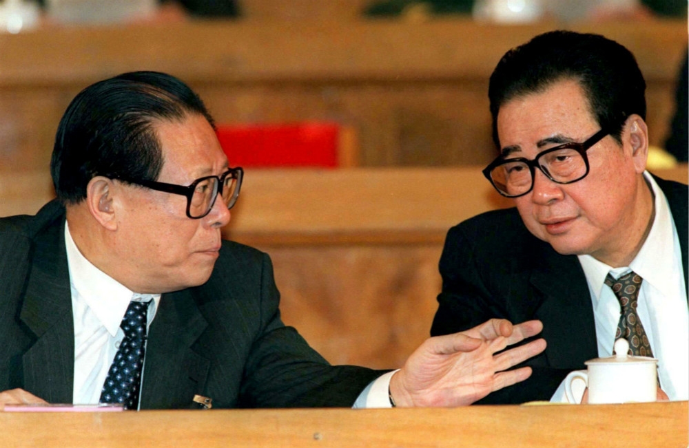 已故中國前總理李鵬（右）和前國家主席江澤民（左）。（湯森路透）