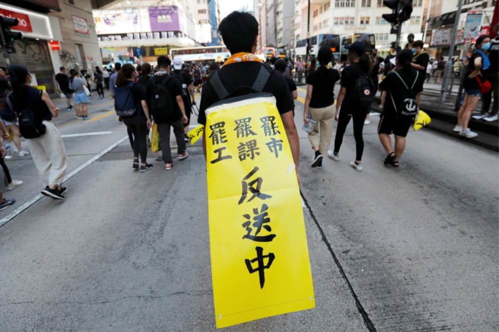 香港於5日爆發大規模「三罷」與街頭抗爭活動。（湯森路透）
