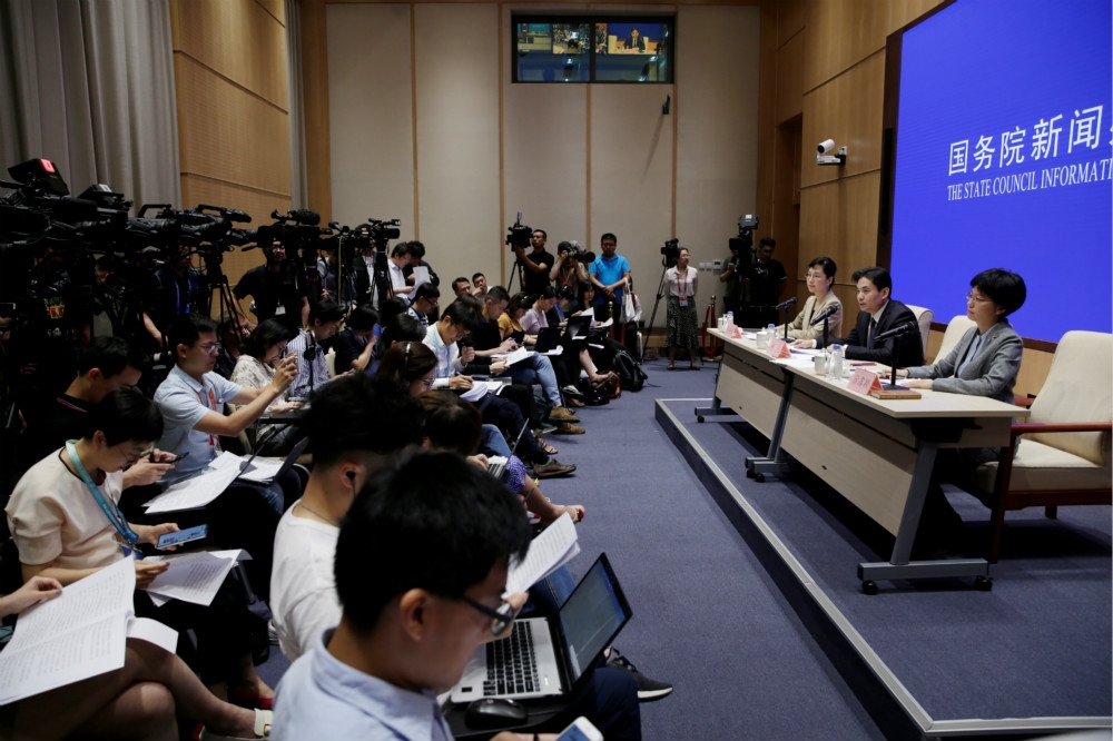 中國國務院港澳辦發言人6日下午再次對香港局勢召開記者發布會。（湯森路透）