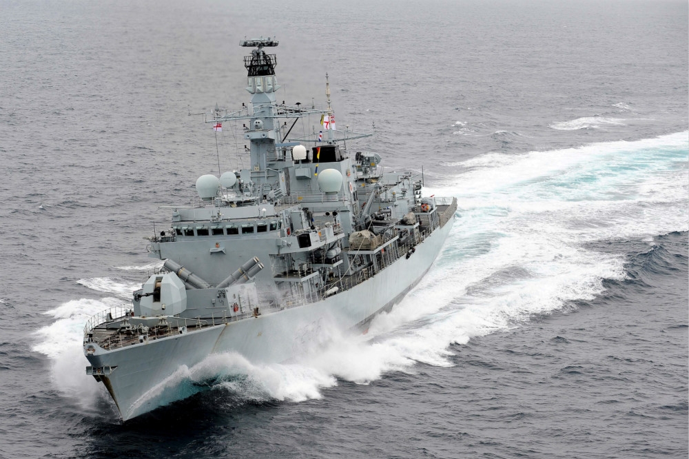日前前往波斯灣、保護自家船隻的英國海軍巡防艦「蒙特羅斯號」。（湯森路透）