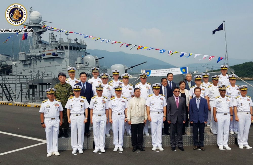 菲律賓赴南韓迎接新巡邏艦「克拉多葉號」。（圖片取自菲國海軍臉書）