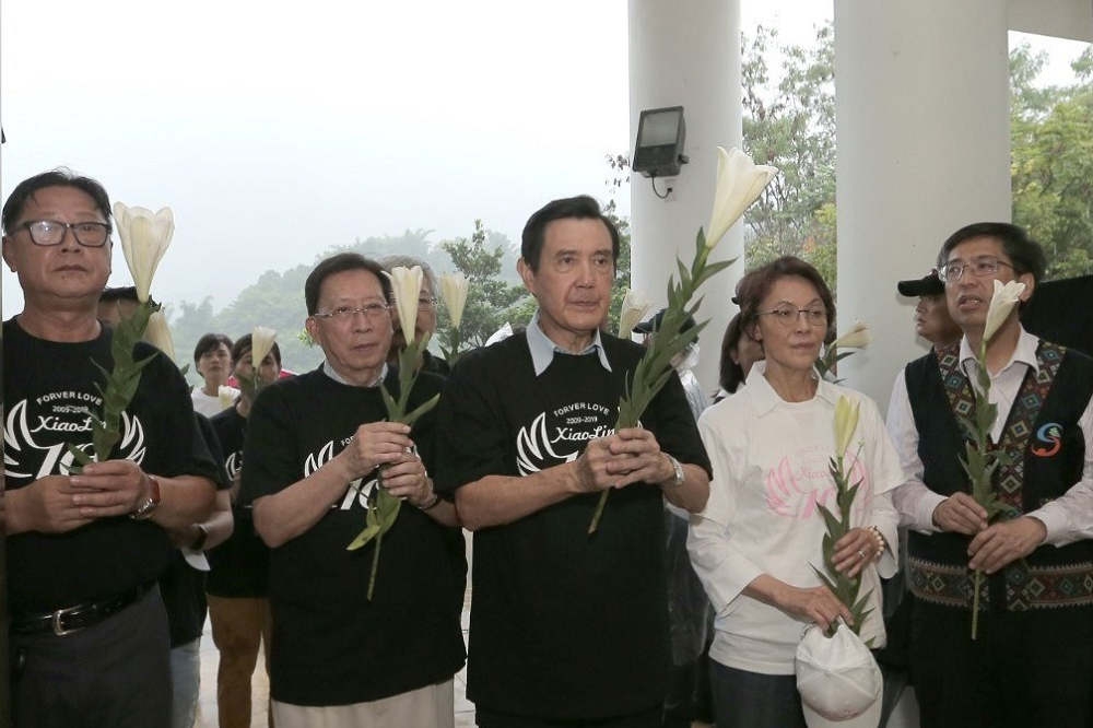 2019年的父親節也是八八風災十周年，前總統馬英九8日也至小林村紀念公園追思獻花。（圖片取自馬英九臉書）