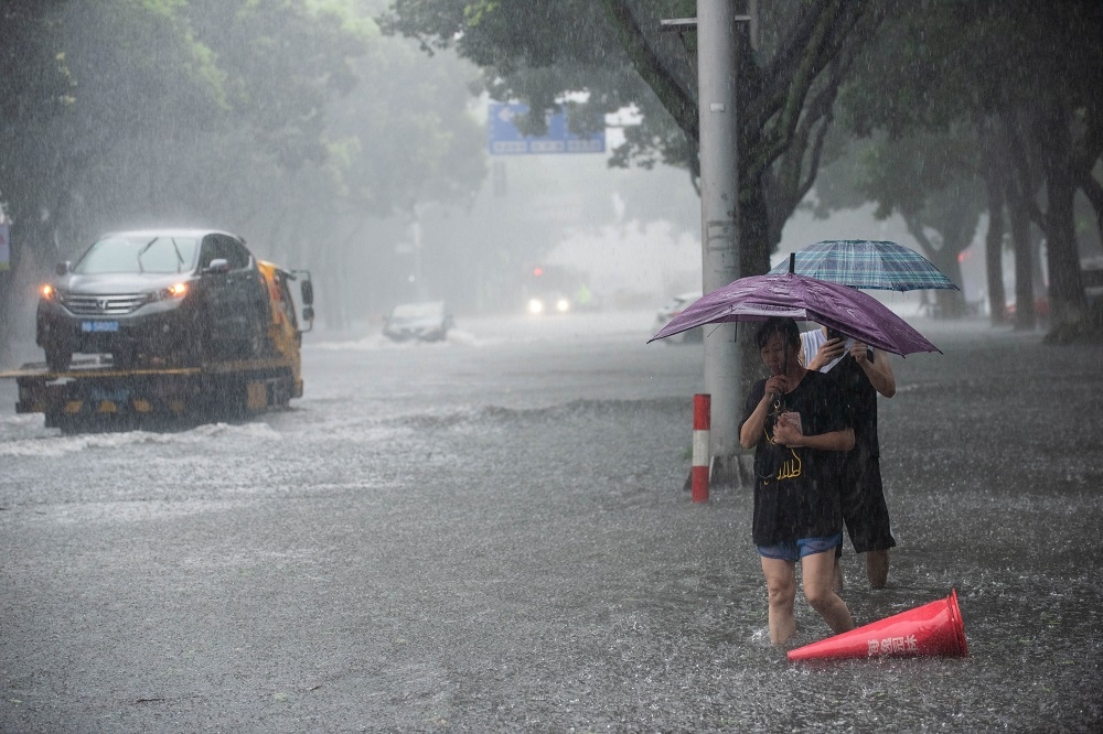 利奇馬10日清晨登陸浙江，造成中國東部沿海城市出現狂風暴雨。（湯森路透）
