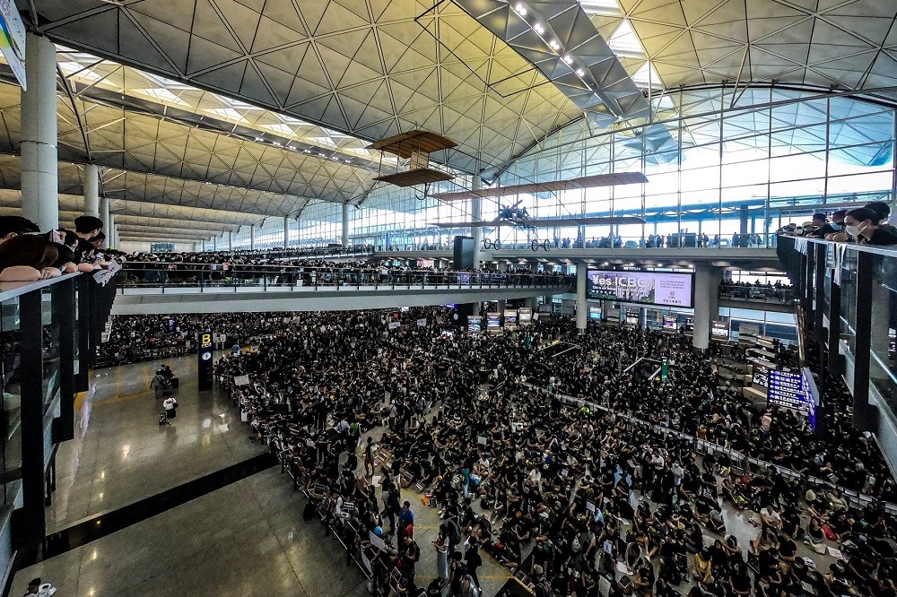 2019 年 8 月 12 日，香港機場。（作者攝影）