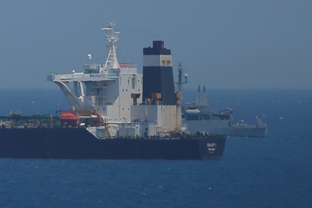 伊朗油輪「Grace 1」號4日在直布羅陀外海被英國扣押。（湯森路透）
